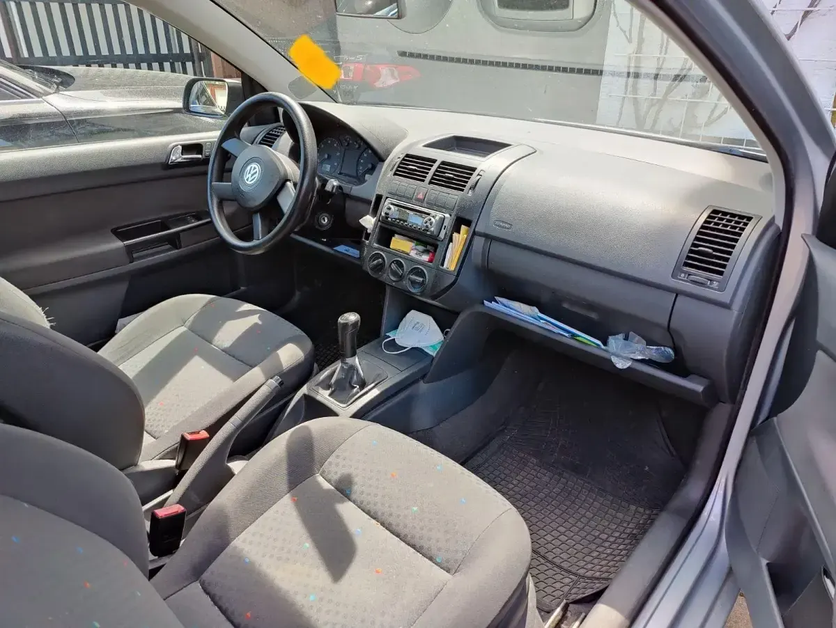 Gebraucht VW Polo Basis 54 PS (39 kW) 2003 Silber Limousine