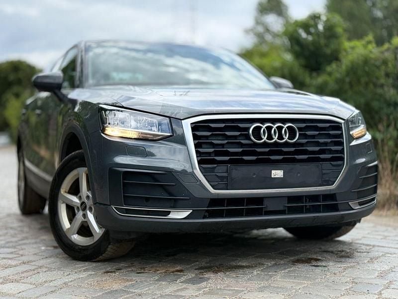 Grau Gebraucht 2020 Audi Q2 Basis SUV | 13.499 € (Superpreis) - Bild 1/4