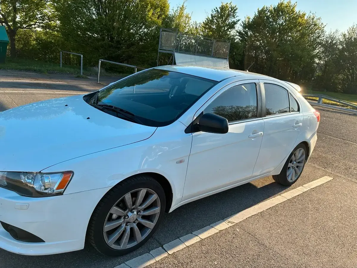 Gebraucht Mitsubishi Lancer 116 PS (85 kW) 2010 Weiß Limousine