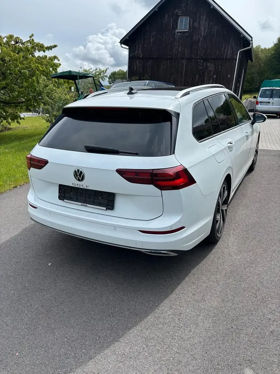 Gebraucht VW Golf VIII Active 150 PS (110 kW) 2023 Weiß Kombi