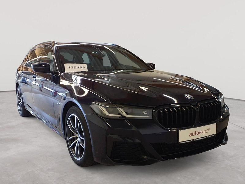 M carbonschwarz metallic Gebraucht 2022 BMW 530e M Sport Kombi | 35.190 € (Fairer Preis) - Bild 1/4