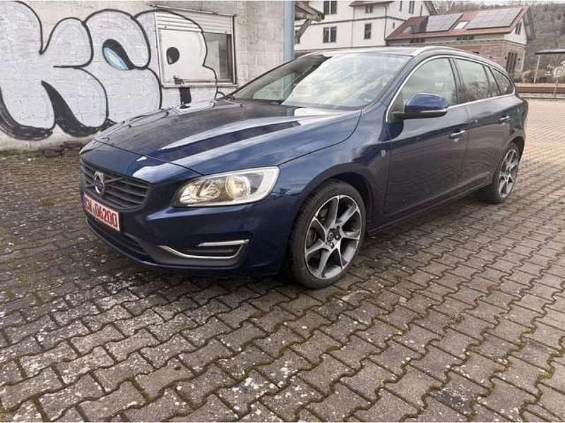 Gebraucht Volvo V60 Ocean Race 150 PS (110 kW) 2016 Ocean blue ii / metallic Kombi