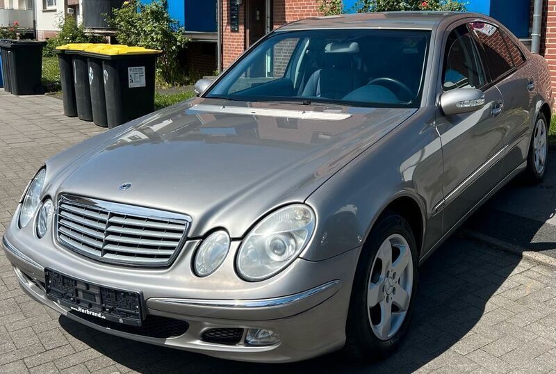 Silber Gebraucht 2003 Mercedes E240 Limousine | 2.999 € (Superpreis) - Bild 1/4