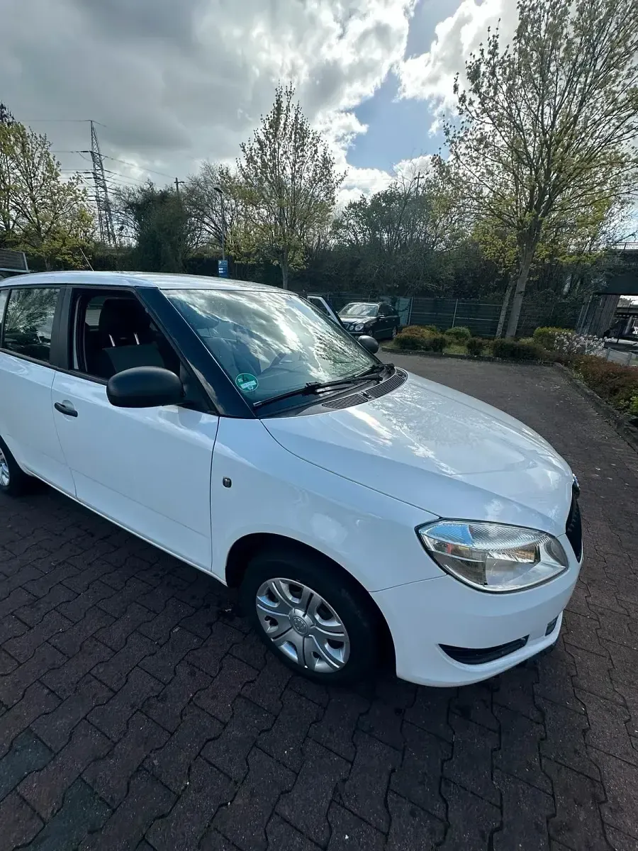 Gebraucht Skoda Fabia 60 PS (44 kW) 2014 Weiß Limousine
