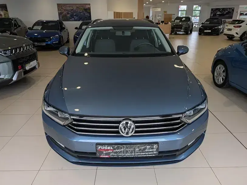 Gebraucht VW Passat Trendline 125 PS (91 kW) 2018 Harvard blue metallic Kombi
