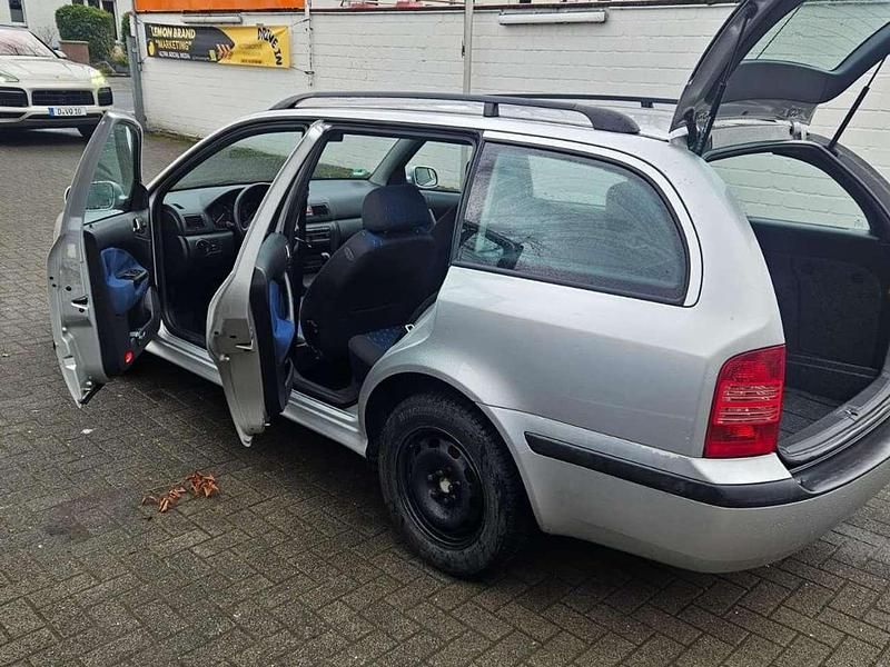Gebraucht Skoda Octavia Ambiente 102 PS (75 kW) 2001 Brilliantsilbermetallik Kombi
