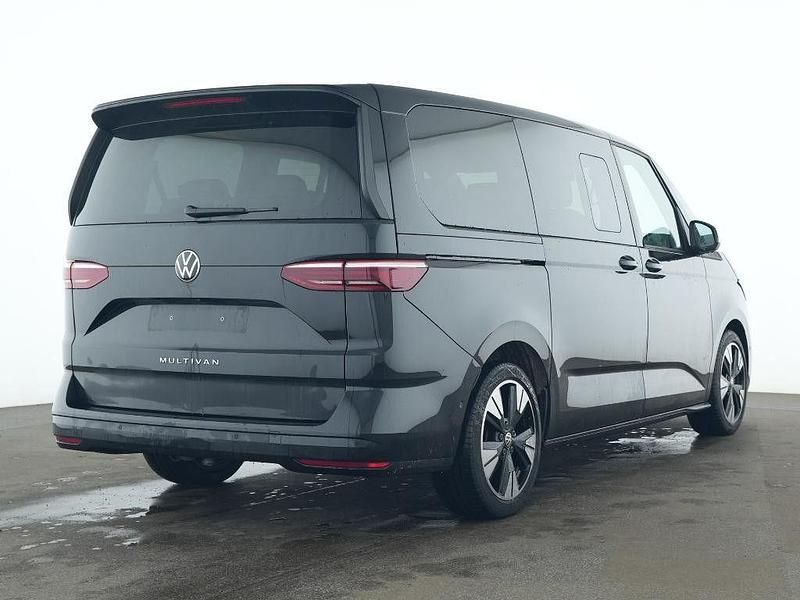 Gebraucht VW Multivan Life 204 PS (150 kW) 2024 Deep black Van