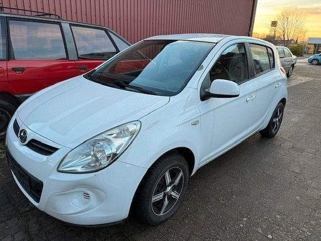 Weiß Gebraucht 2010 Hyundai i20 Kleinwagen | 2.490 € (Superpreis) - Bild 1/4