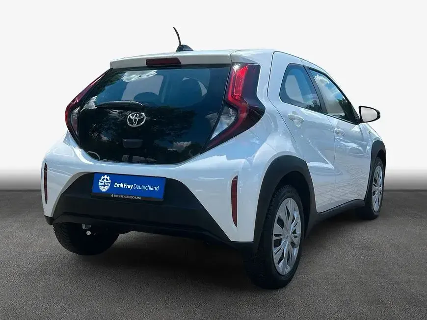 Gebraucht Toyota Aygo X Play 72 PS (52 kW) 2023 Schneeweiß SUV
