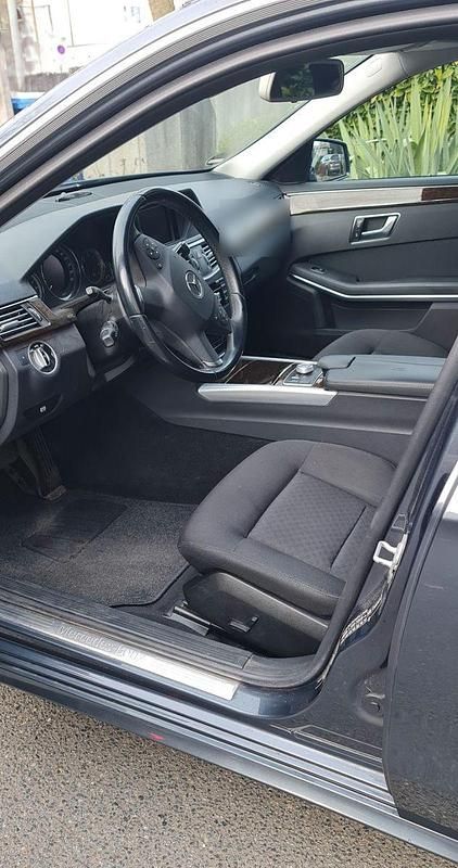 Gebraucht Mercedes E220 170 PS (125 kW) 2012 Grau Kombi