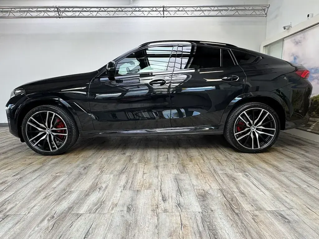 Gebraucht BMW X6 M Sport 298 PS (219 kW) 2025 Black sapphire metallic SUV