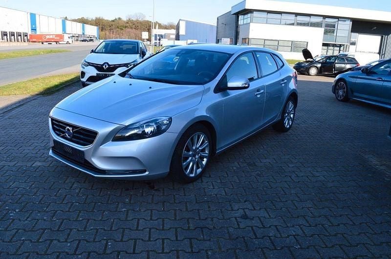 Gebraucht Volvo V40 114 PS (83 kW) 2013 Silber Limousine