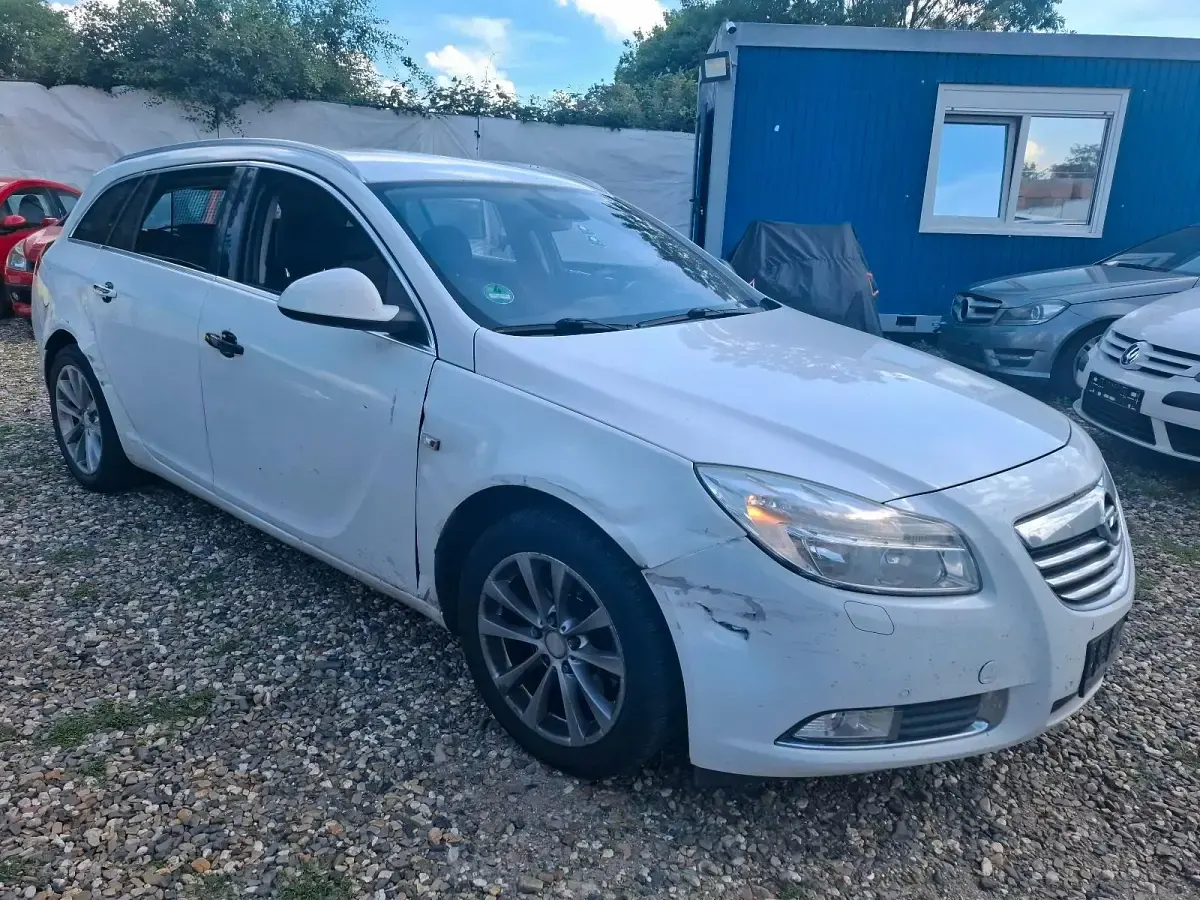 Gebraucht Opel Insignia 160 PS (117 kW) 2012 Weiß Kombi