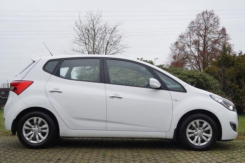 Gebraucht Hyundai ix20 90 PS (66 kW) 2017 Weiß Kleinwagen