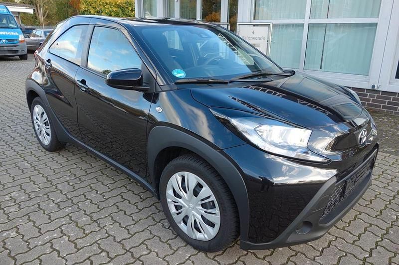 Schwarz Gebraucht 2024 Toyota Aygo Edition Kleinwagen | 13.250 € (Superpreis) - Bild 1/4