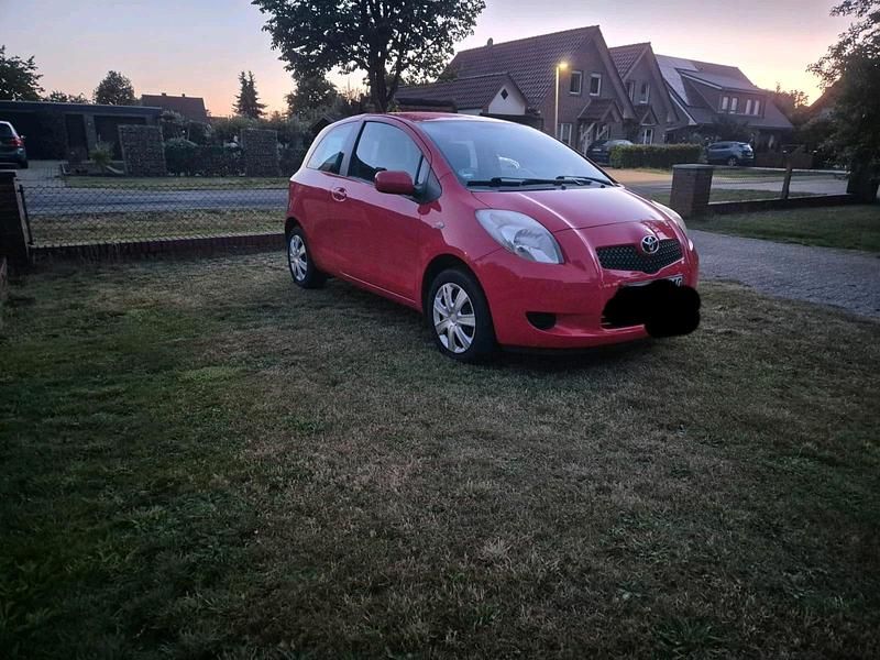 Rot Gebraucht 2006 Toyota Yaris Kleinwagen | 2.199 € (Teuer) - Bild 1/4