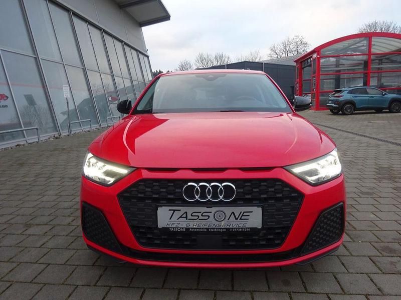 Gebraucht Audi A1 Sportback Basis 95 PS (69 kW) 2021 Rot Kleinwagen
