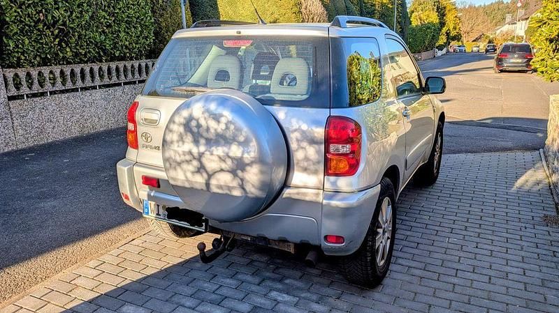 Gebraucht Toyota RAV4 125 PS (91 kW) 2004 Silber SUV