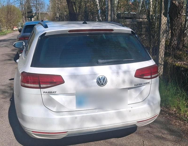 Second-hand VW Passat 150 CP (110 kW) 2016 Alb Berlinǎ