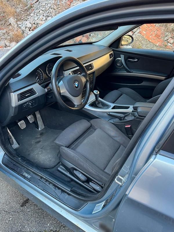 Gebraucht BMW 320 150 PS (110 kW) 2005 Silber Limousine