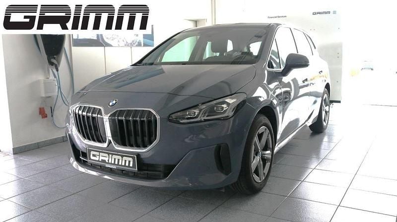 Gebraucht BMW 220 156 PS (114 kW) 2024 Sparkling kupfergrau metallic Van / Kleinbus