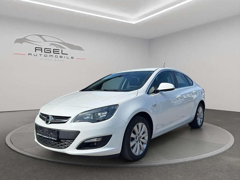 Gebraucht Opel Astra Excellence 110 PS (80 kW) 2015 Schneeweiss/summitwhite/arctic Limousine