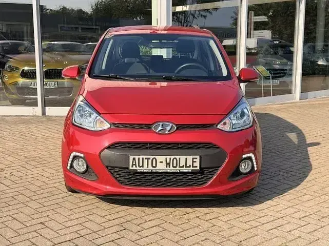 Gebraucht Hyundai i10 Style 87 PS (63 kW) 2015 Rot Kleinwagen