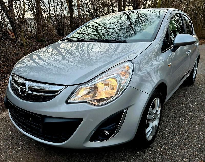Gebraucht Opel Corsa Edition 95 PS (69 kW) 2012 Silber Kleinwagen