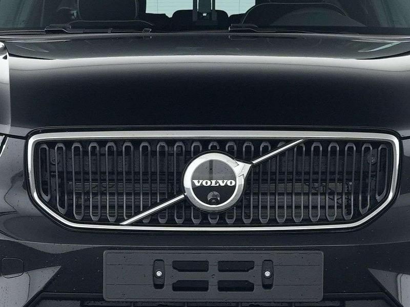 Gebraucht Volvo XC40 Core 163 PS (119 kW) 2025 Schwarz SUV