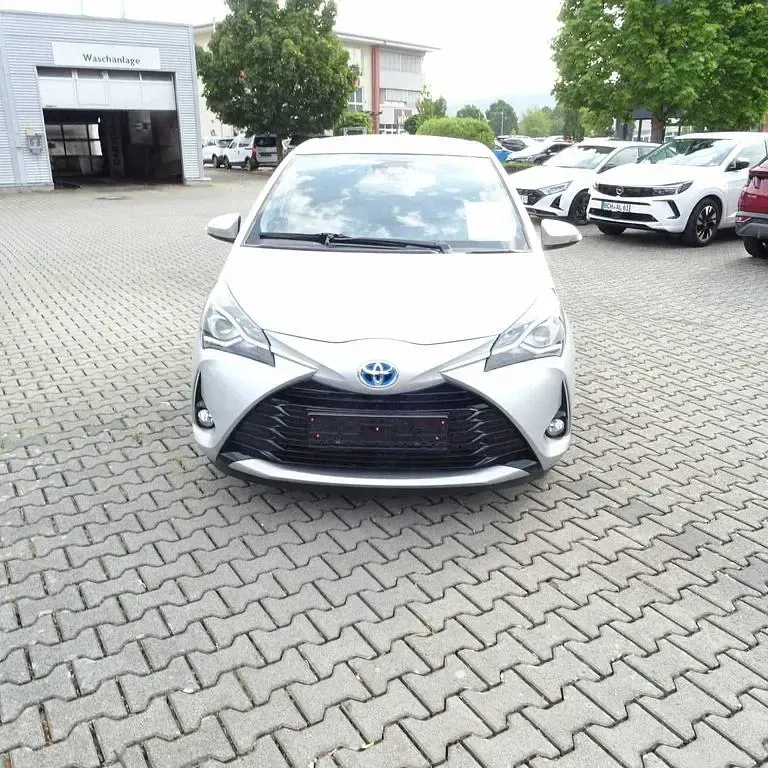 Gebraucht Toyota Yaris Lounge 100 PS (73 kW) 2018 Silber Limousine