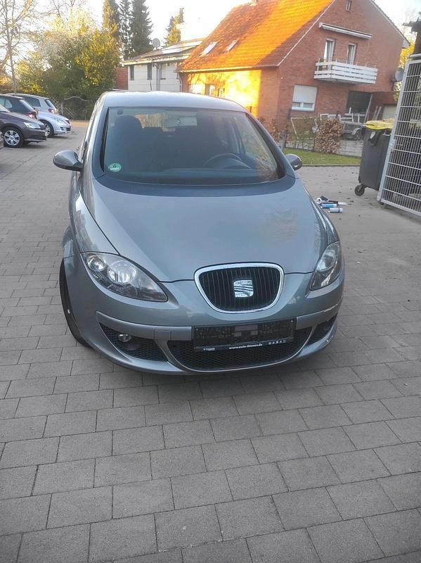 Grau Gebraucht 2009 Seat Altea Van / Kleinbus | 3.500 € (Fairer Preis) - Bild 1/4