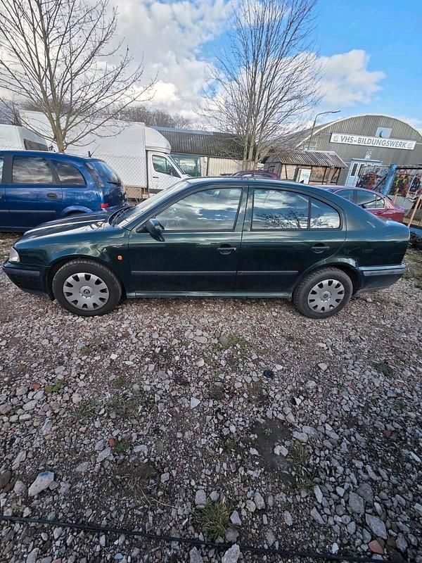 Gebraucht Skoda Octavia 90 PS (66 kW) 1999 Grün Limousine