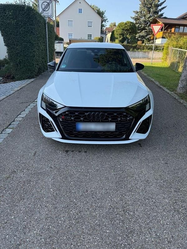 Gebraucht Audi RS3 Ambiente 400 PS (294 kW) 2024 Weiß Limousine