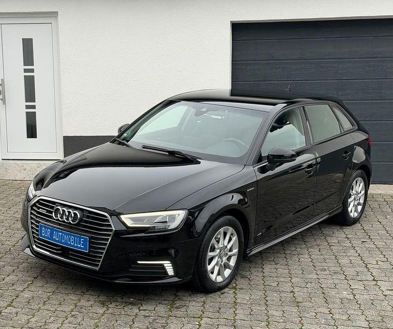 Schwarz Gebraucht 2017 Audi A3 Sportback e-tron Kleinwagen | 14.970 € (Fairer Preis) - Bild 1/4