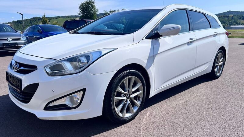 Weiß Gebraucht 2015 Hyundai i40 Kombi | 7.900 € (Guter Preis) - Bild 1/4