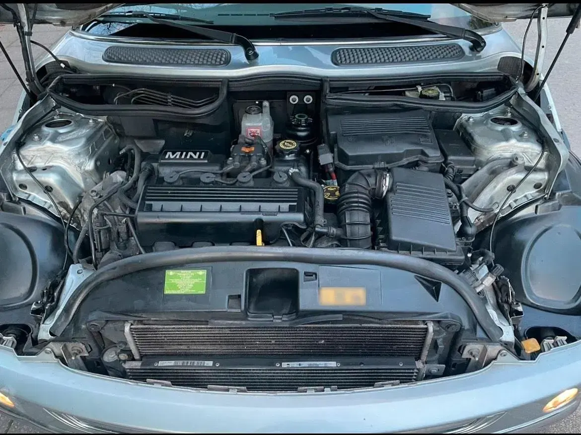 Używany Mini Cooper 90 KM (66 kW) 2004 Srebrny Hatchback