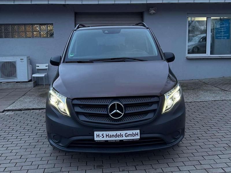 Gebraucht Mercedes Vito 190 PS (139 kW) 2019 Dolomitbraun metallic Van
