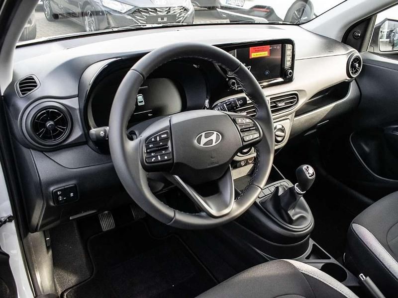 Gebraucht Hyundai i10 Select 63 PS (46 kW) 2024 Atlas white / sol Kleinwagen