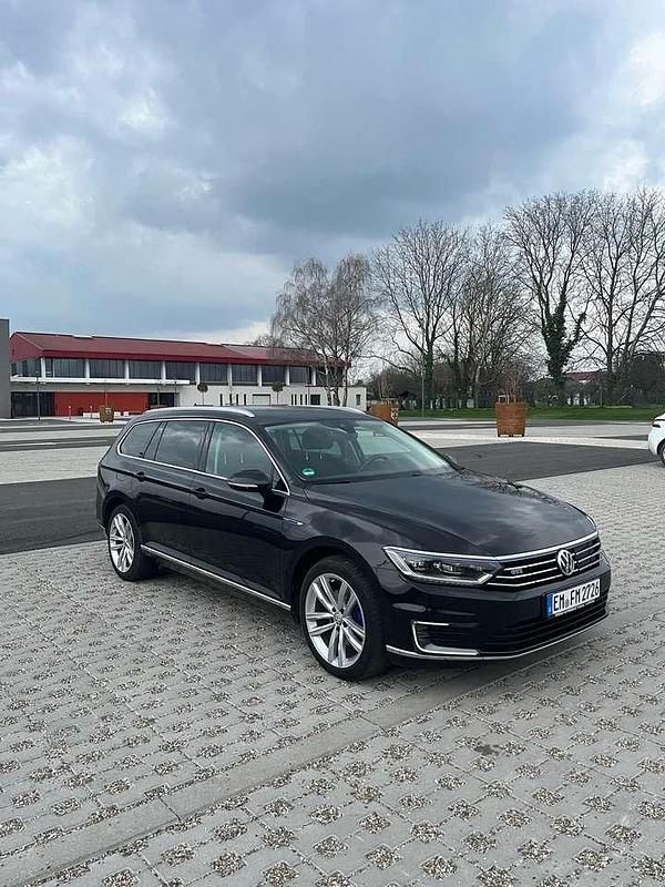 Gebraucht 2017 VW Passat GTE Limousine | 16.999 € (Fairer Preis) - Bild 1/4