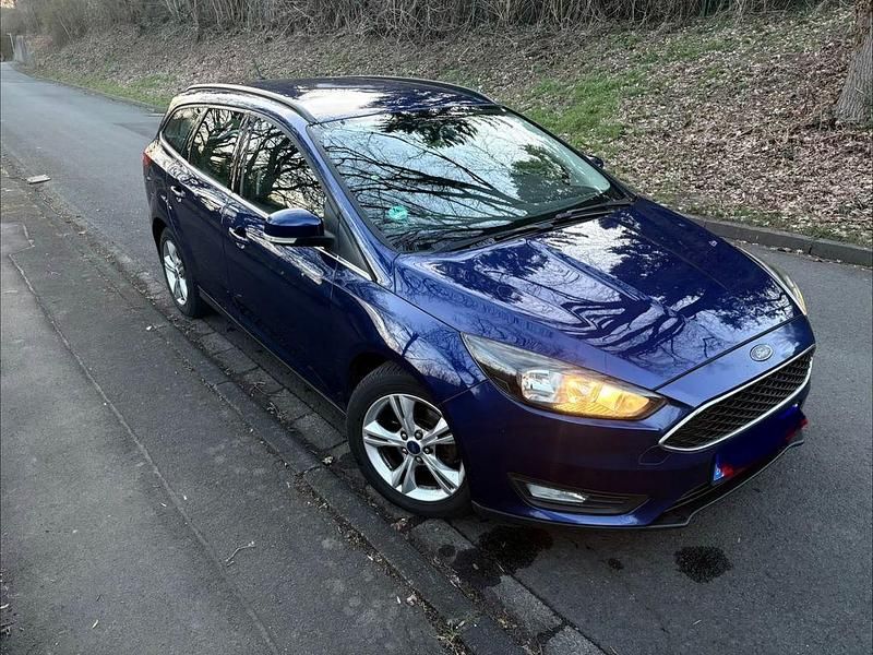 Gebraucht Ford Focus Trend 125 PS (91 kW) 2014 Blau Limousine