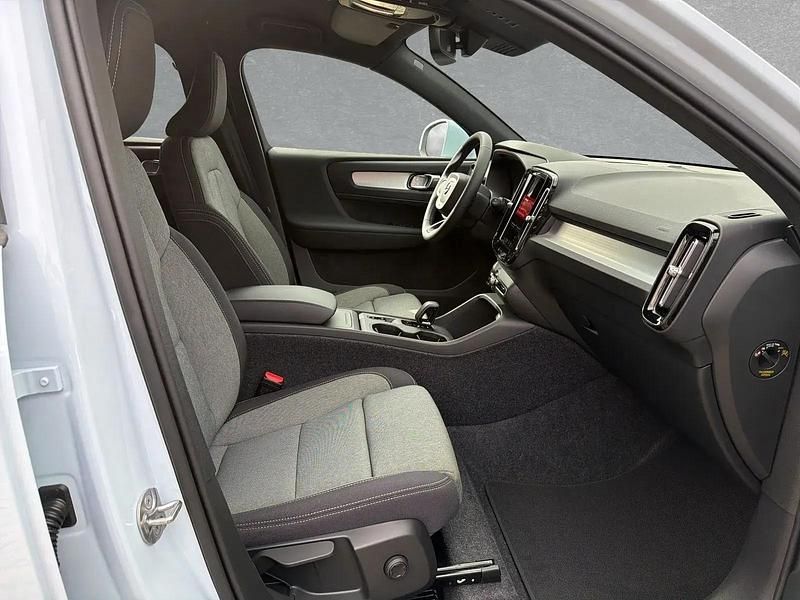 Neu Volvo XC40 Core 163 PS (119 kW) 2026 Blau SUV