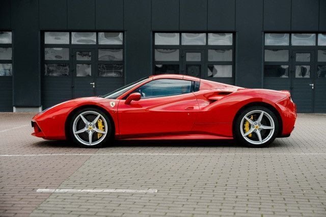 Gebraucht Ferrari 488 669 PS (492 kW) 2019 Rot Cabrio