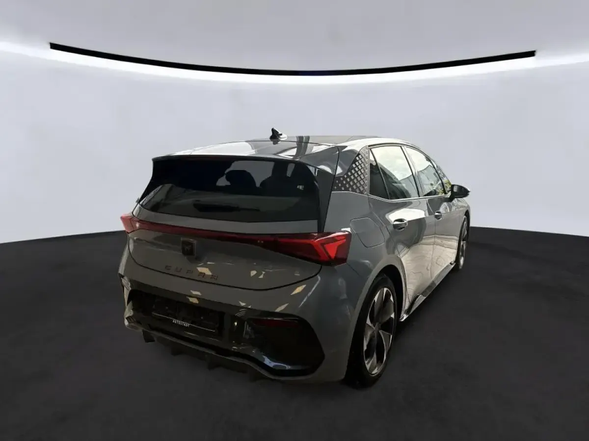 Gebraucht Cupra Born 150 kW (204 PS) 2024 Vaporgrau Kleinwagen