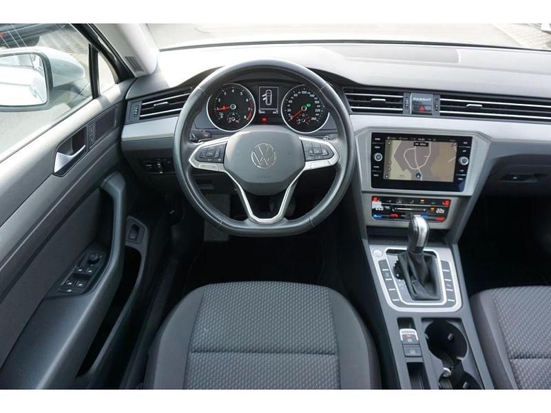 Gebraucht VW Passat 150 PS (110 kW) 2022 Silber Kombi