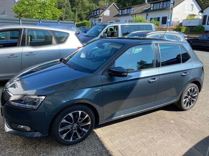 Grau Gebraucht 2020 Skoda Fabia Drive Kleinwagen | 12.200 € (Fairer Preis) - Bild 1/4