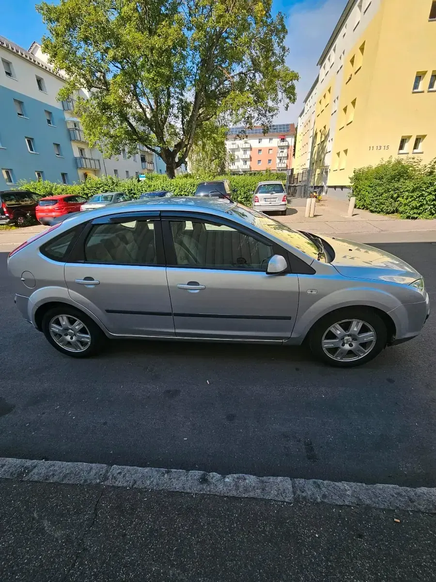 Gebraucht Ford Focus 100 PS (73 kW) 2007 Grau Kleinwagen