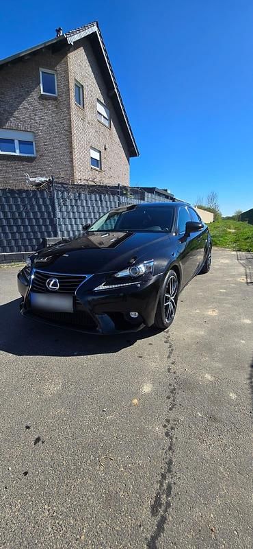 Gebraucht Lexus IS300h 223 PS (164 kW) 2016 Schwarz Limousine
