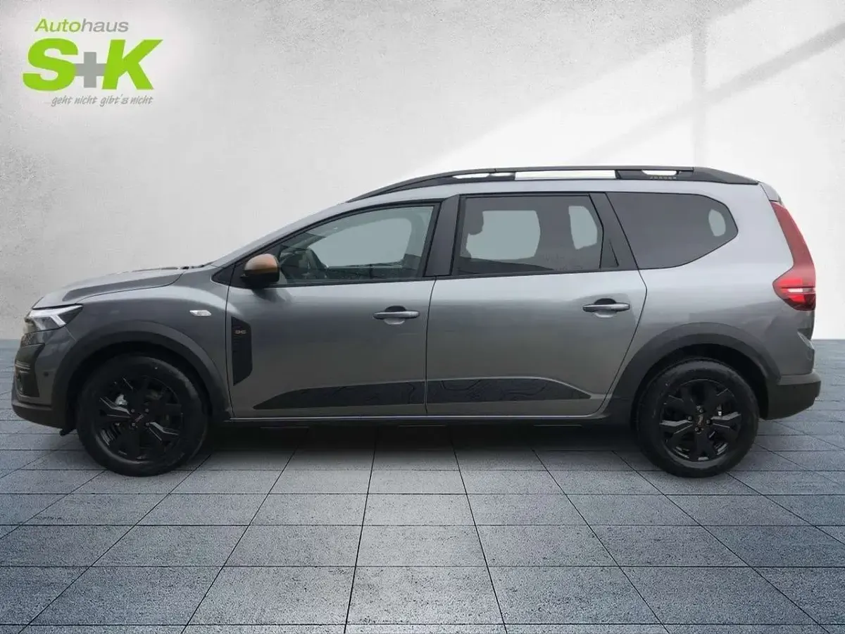 Neu Dacia Jogger Extreme 143 PS (105 kW) 2025 Dolomitgrau metallic (grau) Van / Kleinbus