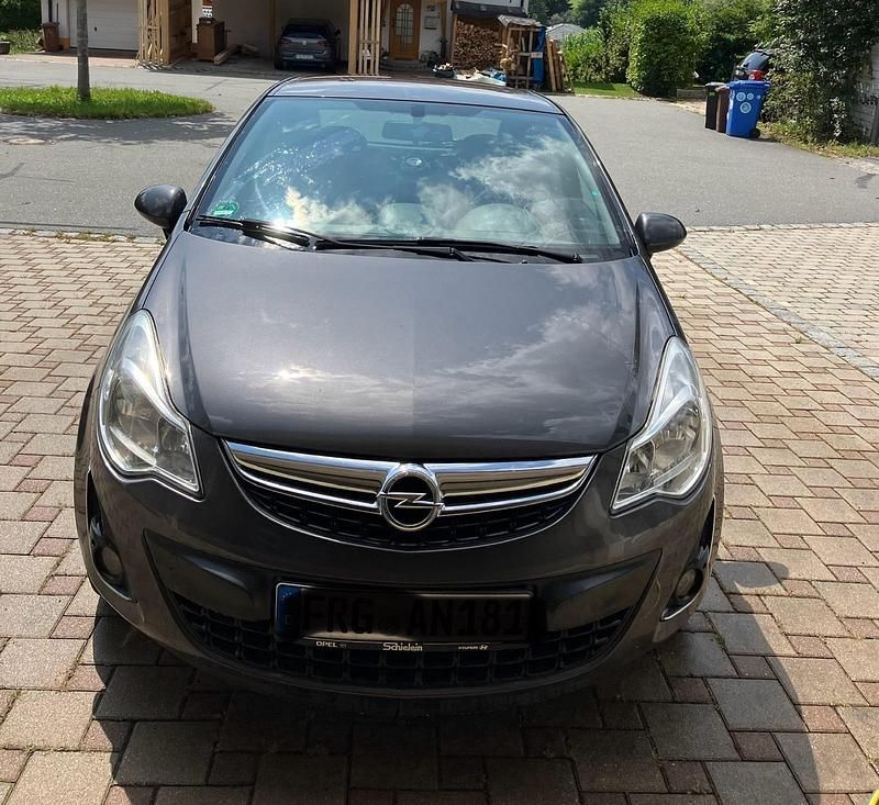 Grau Gebraucht 2011 Opel Corsa Kleinwagen | 1.899 € (Superpreis) - Bild 1/4