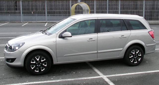 Gebraucht Opel Astra 116 PS (85 kW) 2009 Beige metallic Kombi